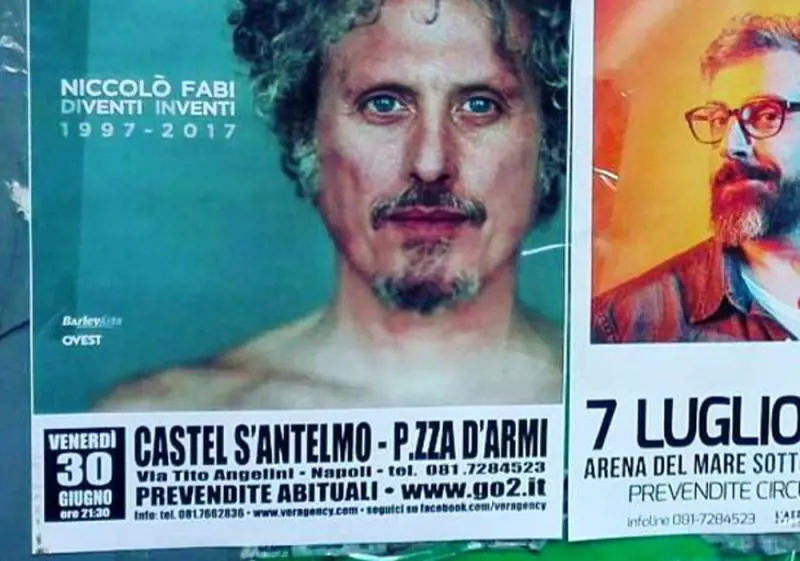 Napoli, Niccolò Fabi in concerto: la gaffe sui manifesti