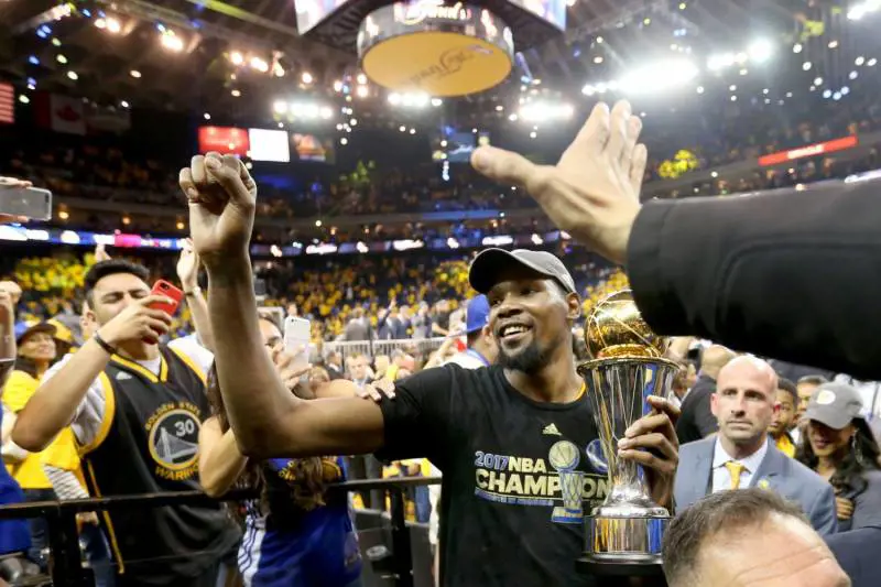 Nba, Durant campione con i Warriors: eletto anche MVP delle Finals