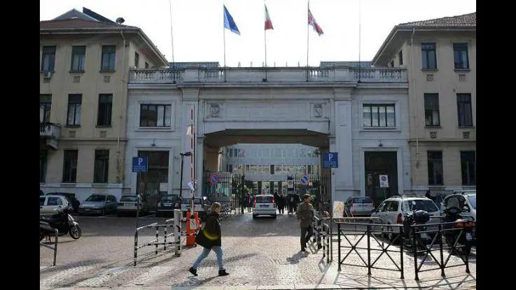 Torino, nidi di blatte nella cucina dell'Ospedale Molinette
