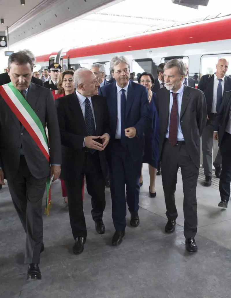 La super stazione di Napoli? Dopo 10 giorni è mezza chiusa