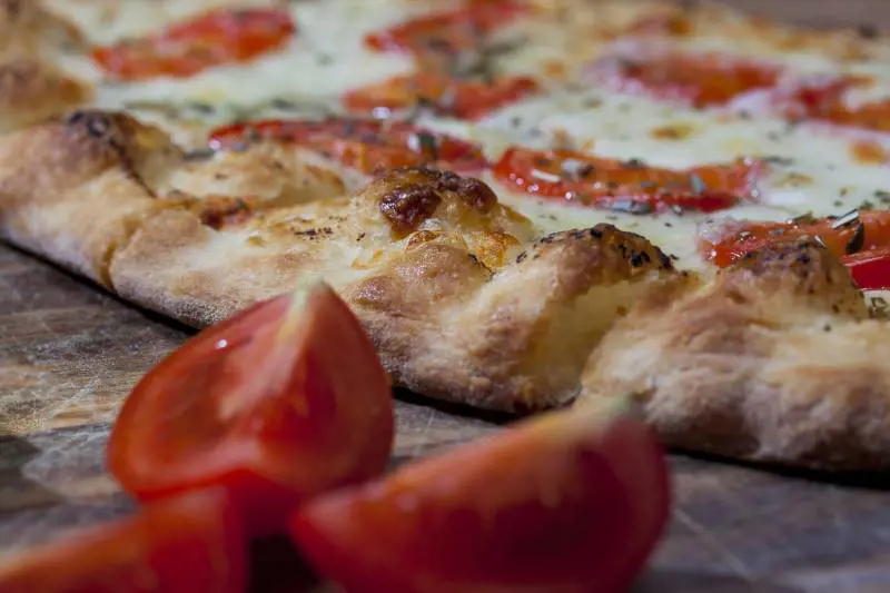 Ha una crisi epilettica al ristorante. Il titolare: "Doveva starsene a casa"