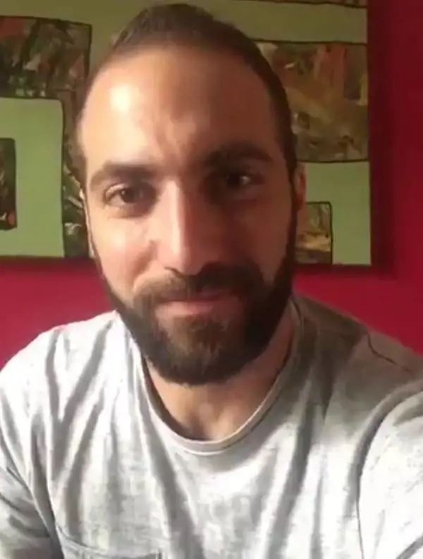 Il video di Higuain nella notte: "Ciao Dani Alves"
