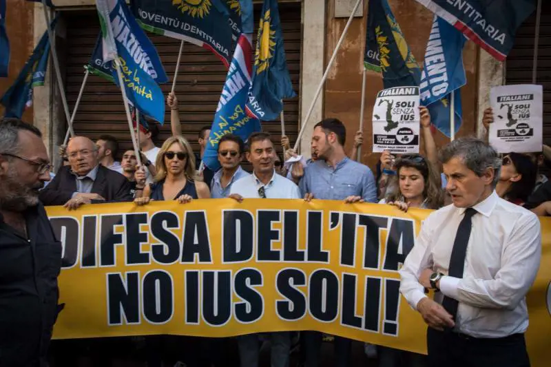 Contro la cittadinanza facile centrodestra sulle barricate