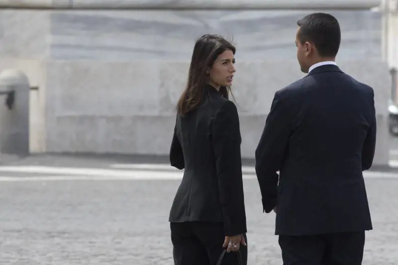 Abuso d'ufficio e falso: Raggi rischia il processo