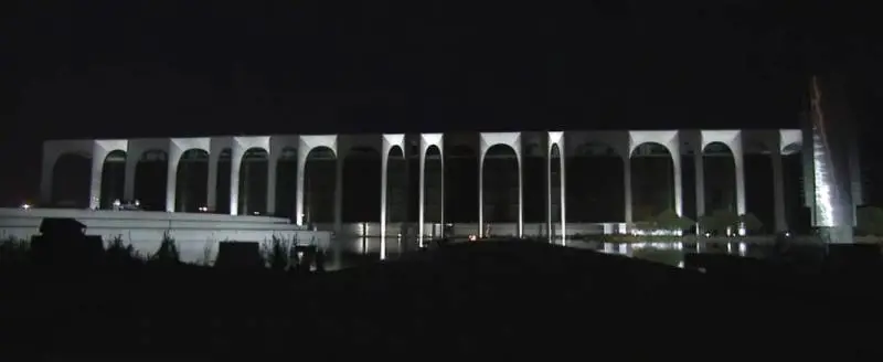 Mondadori si veste di luce per celebrare i suoi 110 anni