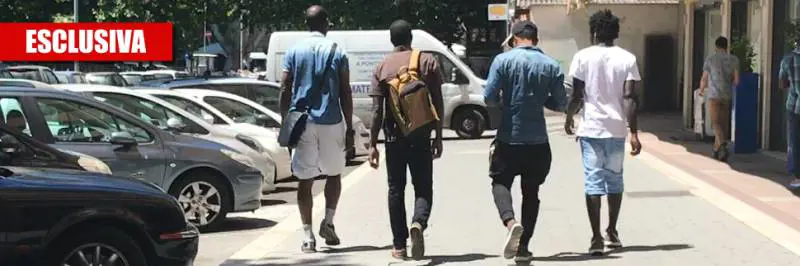 Arezzo, protesta dei migranti: "Vogliamo soldi, non il cibo"