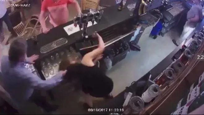Londra, picchia la moglie e posta il video su Facebook