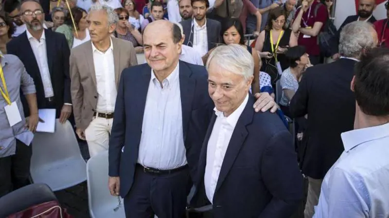 Il ritorno dei comunisti chic  ​Vanno in piazza e litigano già