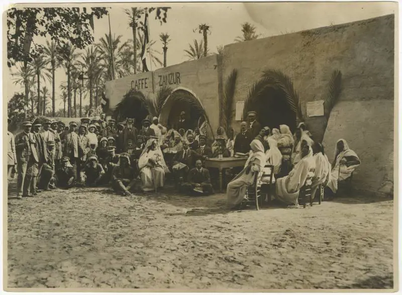 Lo scatolone di sabbia e i nostri turisti-eroi