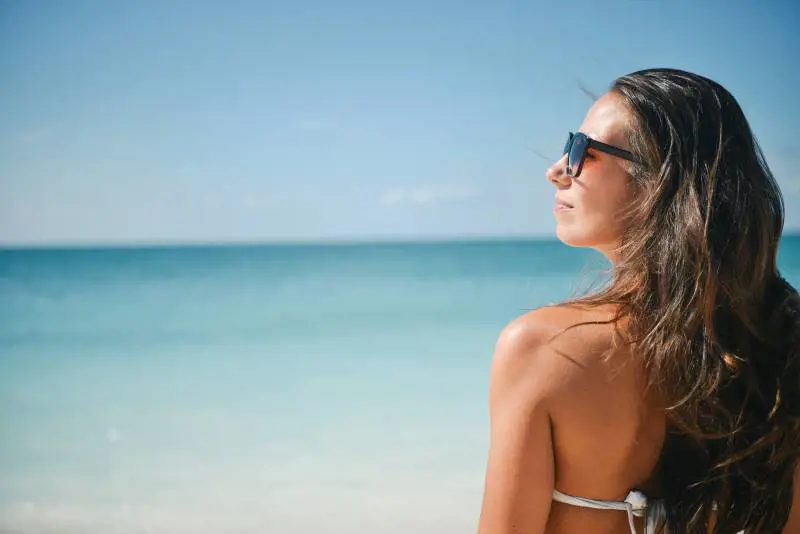 Capelli in forma in estate: cosa evitare per non rovinarli