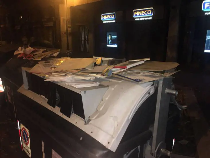Roma, decine di tesi di laurea finiscono nella spazzatura
