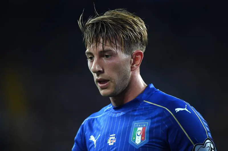 I tifosi della Fiorentina attaccano Bernardeschi: "Incarni lo stile Juve, coniglio"