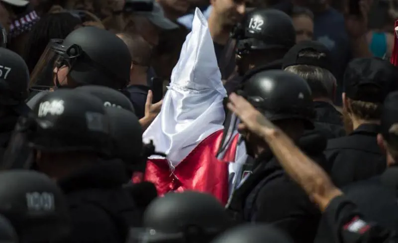 Tolta la statua sudista e il Ku Klux Klan scende in piazza: 23 arresti in Virginia