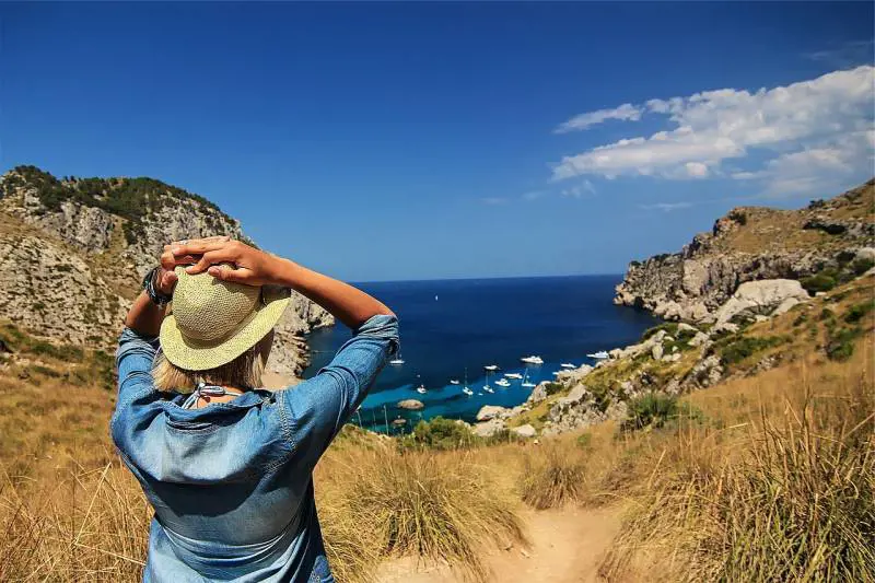 Viaggiatori solitari: come partire da soli in sicurezza