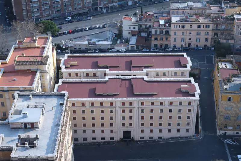 Cardinal Bertone, lo scandalo dell'attico arriva in tribunale