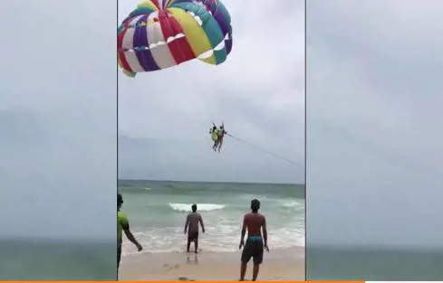 Thailandia, anziano prova il parapendio. Per errore si schianta in acqua e muore