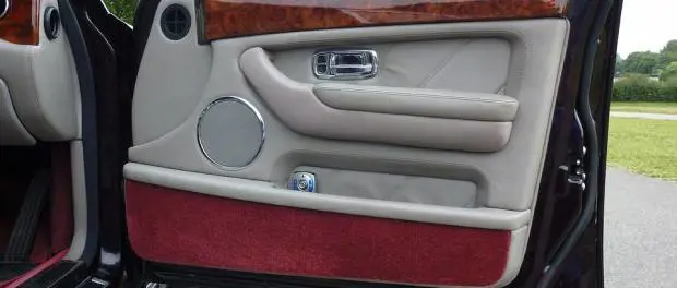 Dimentichi l'auto aperta? Rischi una multa di 168 euro