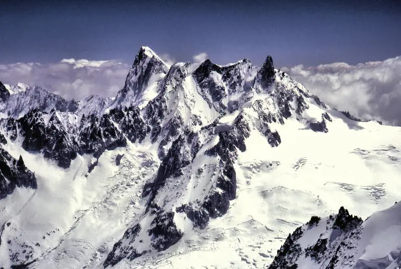 Monte Bianco, precipitano 4 sacerdoti: due sono gravi
