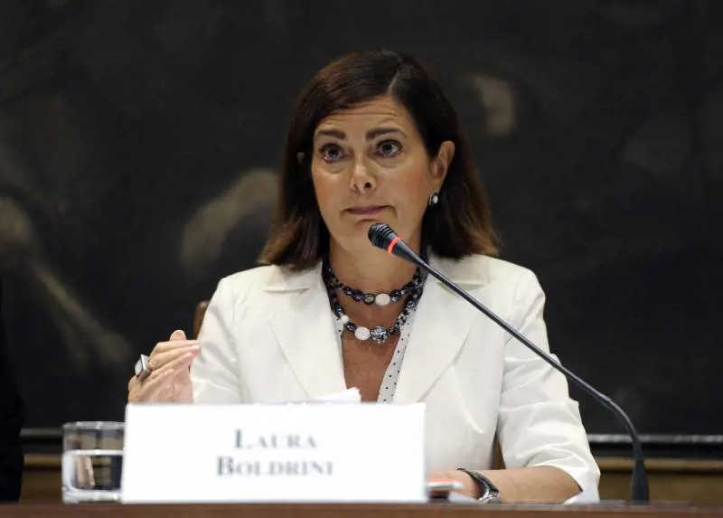 "Gli italiani sono ignoranti". Così Boldrini vuole rieducarci