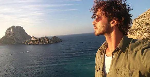 "Possiamo fare una foto?". La fan sceglie De Martino e non Ronaldo