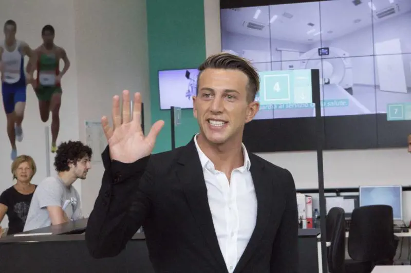 Bernardeschi allo J-Medical. La Juve in coro: "Piacere di conoscerti"