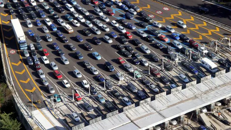 Lobby dell'auto in pressing: rivedere i tagli alle emissioni