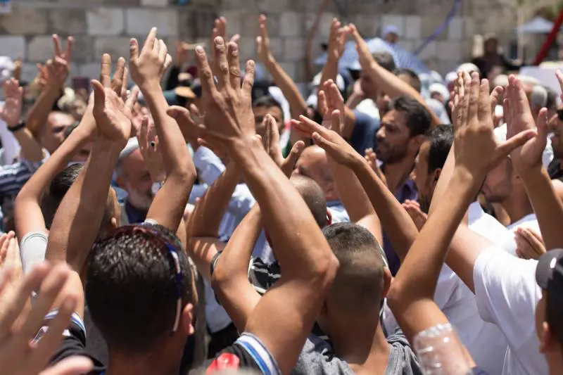 Israele offre la pace: via i metal detector. E ora i musulmani tornano sulla Spianata