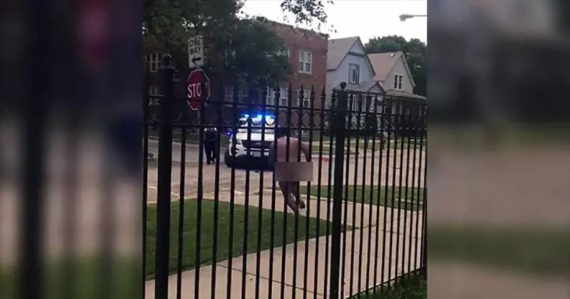 Si denuda, poi si evira: orrore in strada a Chicago