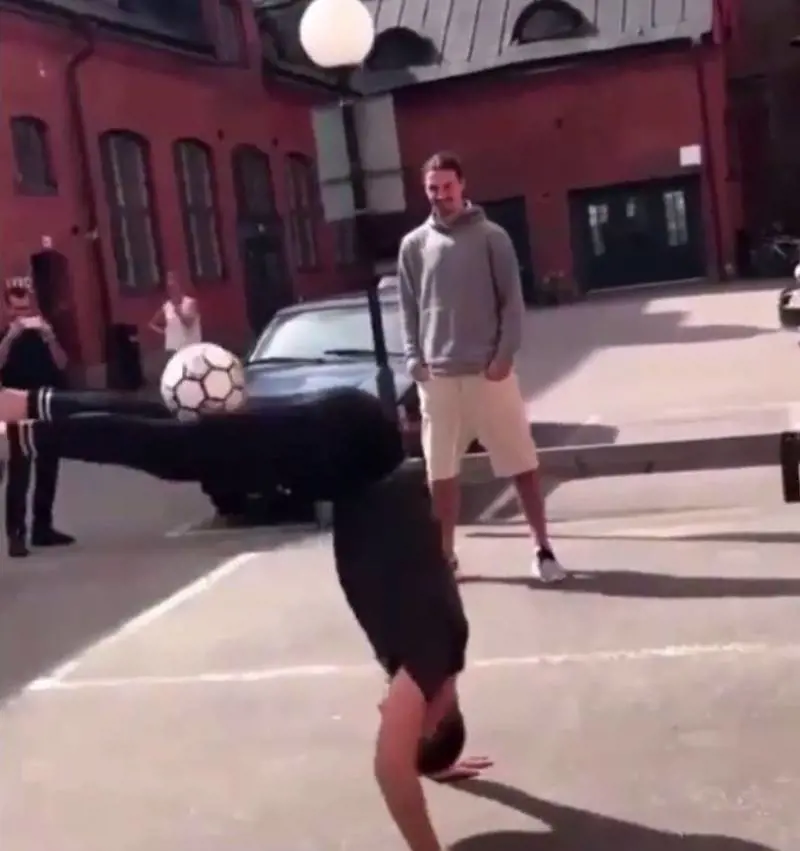 Zlatan Ibrahimovic sfida un freestyler, ma il risultato è disastroso