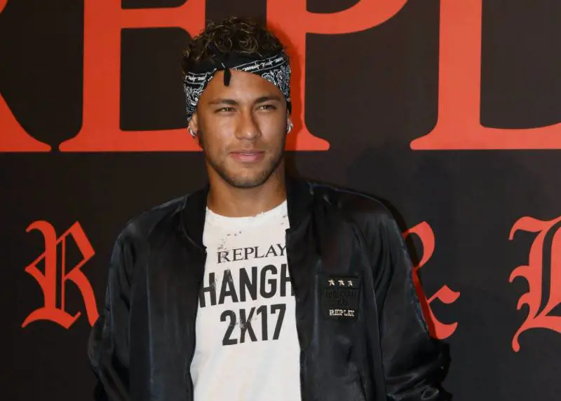 Il Psg annuncia Neymar su Twitter: "Benvenuto"