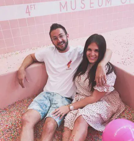 Il messaggio d'amore del marito che esalta le forme "curvy" della moglie