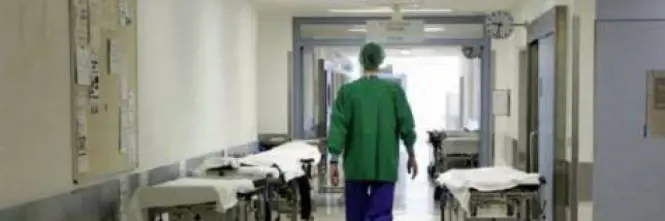 Bari, paziente in dialisi derubato dall'infermiere