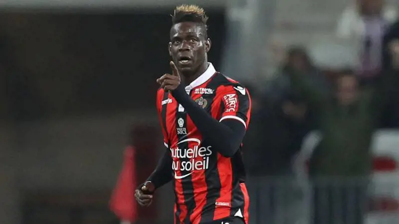 Balotelli perde la testa: espulsione con sfuriata