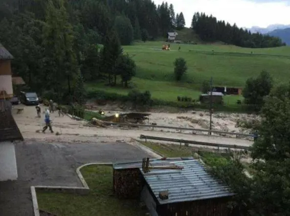 Cortina, bomba d'acqua uccide una donna