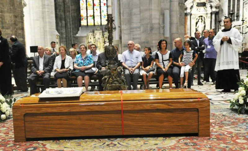 Tettamanzi, in Duomo aperta la camera ardente