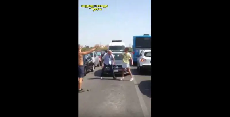 Torvaianica, lite tra autista dell'Atac e un automobilista: scatta la rissa