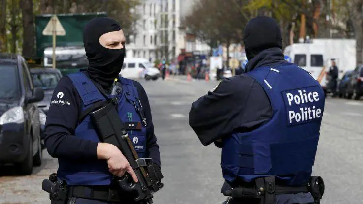 "Ho esplosivo in auto": polizia spara a Molenbeek