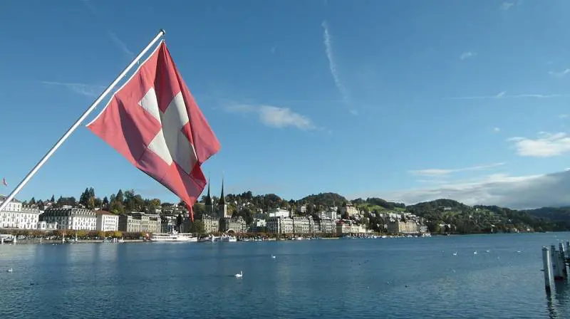Svizzera, espulsa straniera: "Troppo tempo senza lavoro e a carico dello Stato"