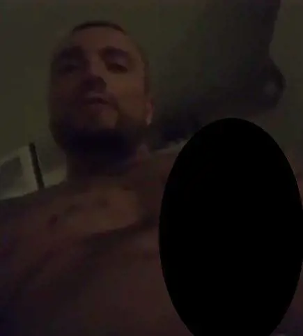 Gaffe social di Gué Pequeno: si masturba in diretta su Instagram