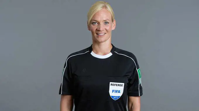In Germania arriva il primo arbitro donna: è una poliziotta