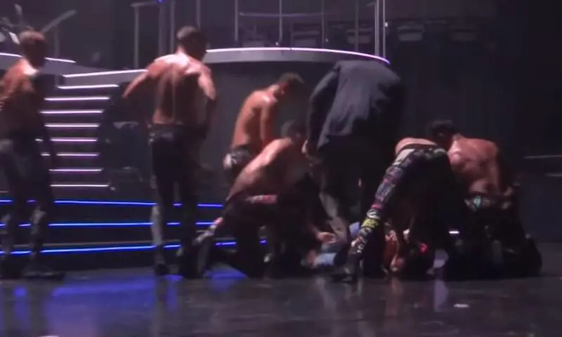 Paura per Britney Spears: uomo irrompe sul palco a Las Vegas