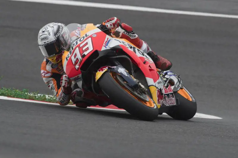 Gp Valencia, Marquez è in pole Dovizioso è solo nono in griglia