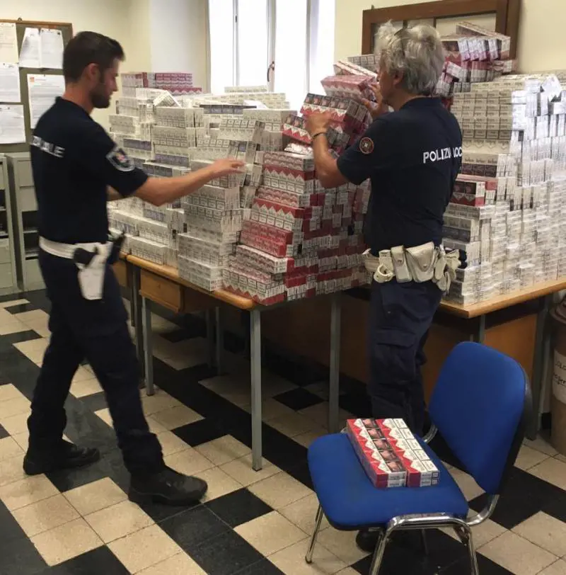 Via Padova-Giambellino. Controlli a tappeto in macellerie e kebab