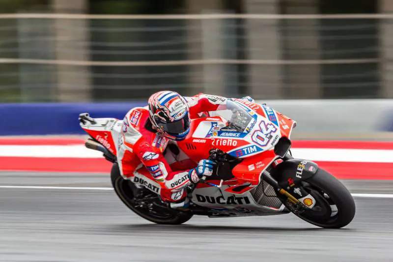 Dovizioso va oltre Valentino Doma Marquez e pure la Rossa