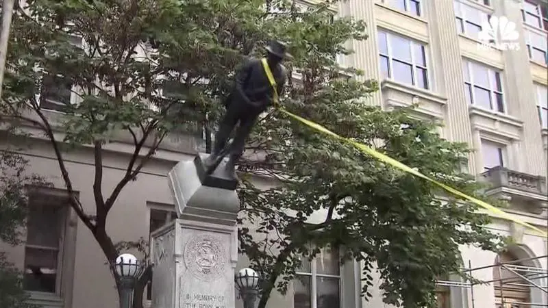 Ora negli Usa è guerra di statue. E i "sudisti" invocano Jefferson