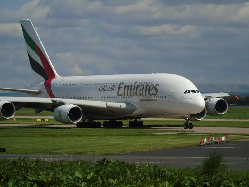 Dubai, ha il ciclo mestruale: 24enne cacciata dall'aereo