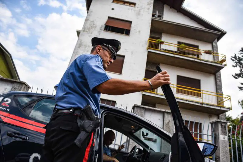 Ris a casa della vedova uccisa: l'assassino ha le ore contate