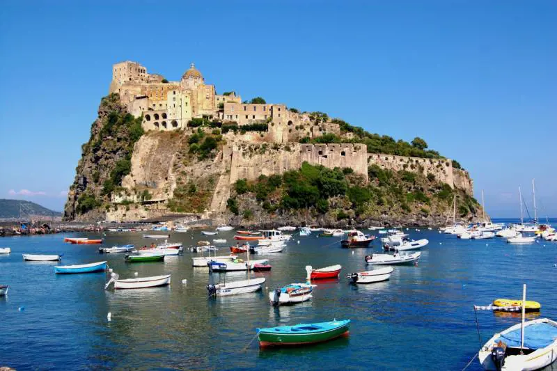Fra distruzione e letteratura La tragica bellezza di Ischia
