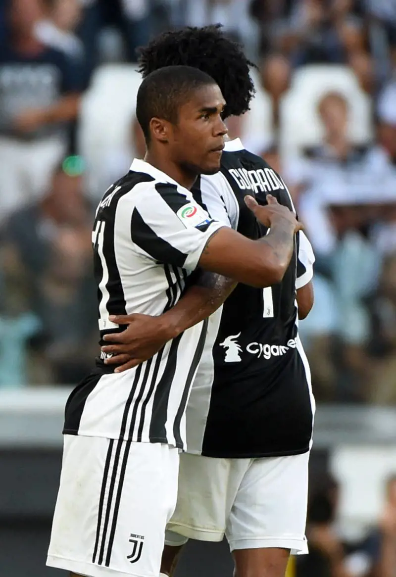 Bayern, Hoeness al veleno su Douglas Costa: "Un mercenario"