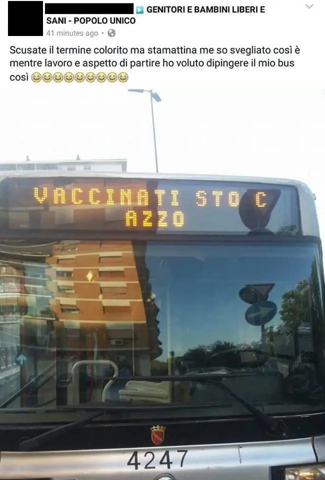 Atac ha sospeso l'autista che ha esposto lo slogan anti-vaccini